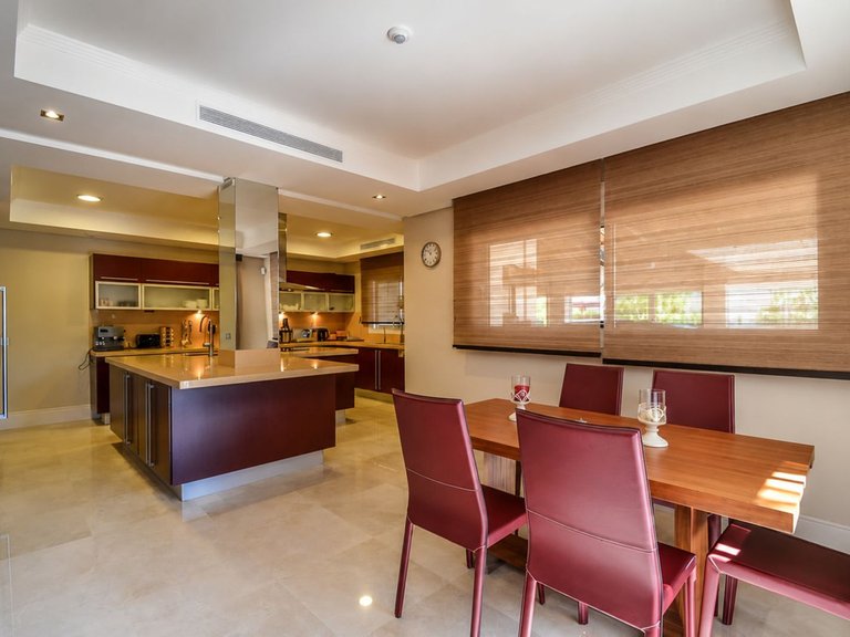 Villa for Sale in Marbella, Malaga 9