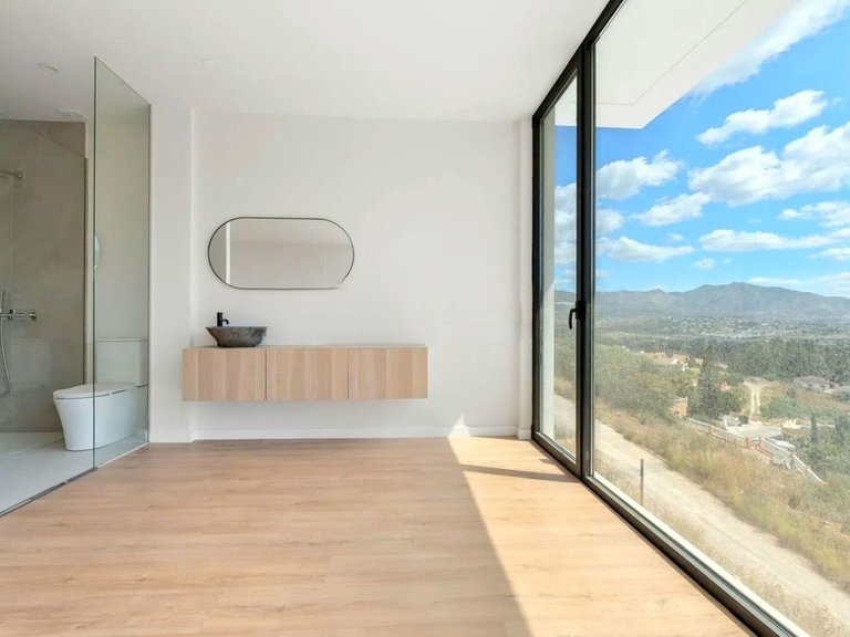 Villa for Sale in Cerros Del Aguila, Malaga 32