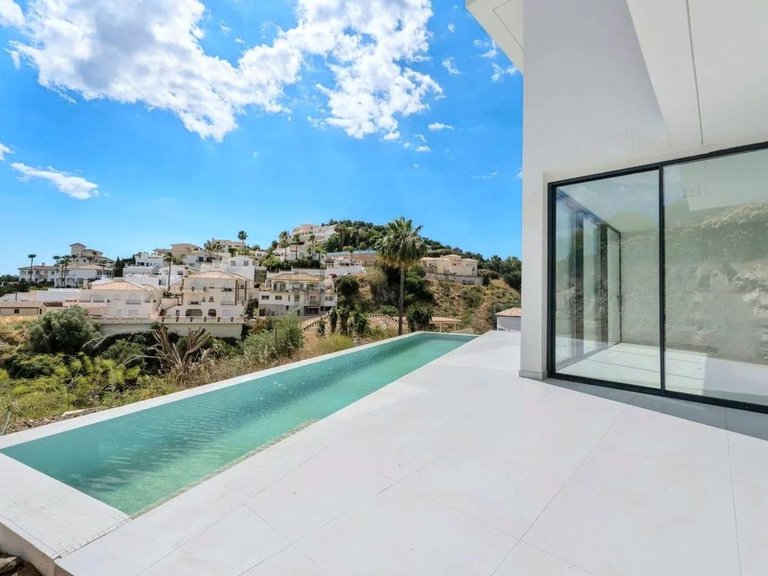 Villa for Sale in Cerros Del Aguila, Malaga 50
