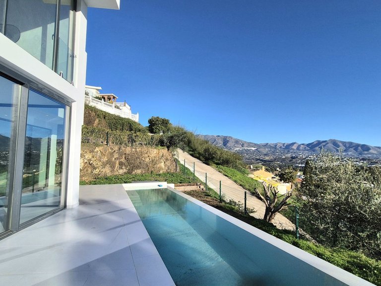 Villa for Sale in Cerros Del Aguila, Malaga 52