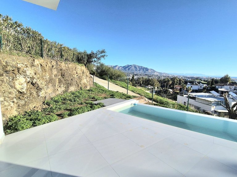 Villa for Sale in Cerros Del Aguila, Malaga 54