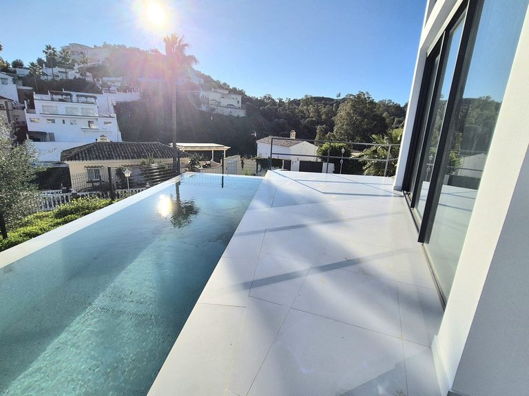 Villa for Sale in Cerros Del Aguila, Malaga 56