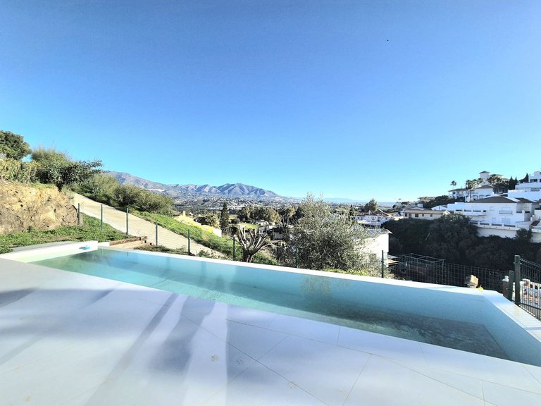 Villa for Sale in Cerros Del Aguila, Malaga 58