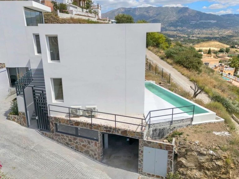 Villa for Sale in Cerros Del Aguila, Malaga 63