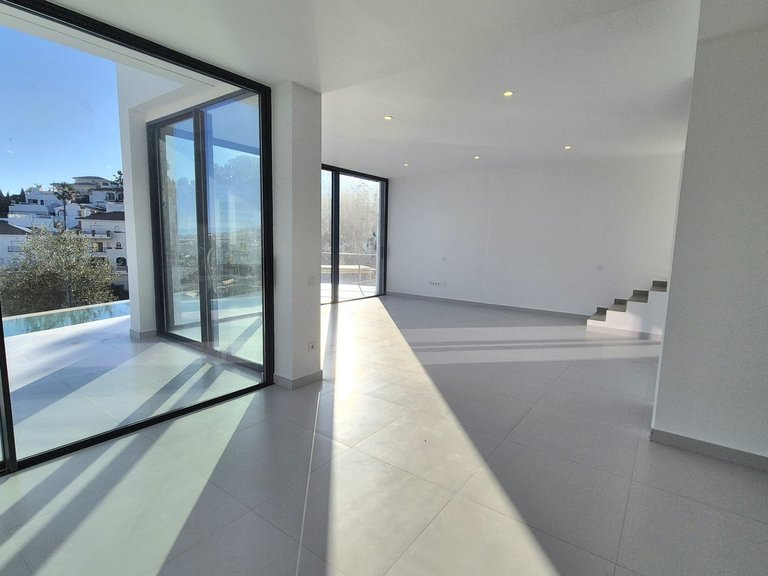 Villa for Sale in Cerros Del Aguila, Malaga 8