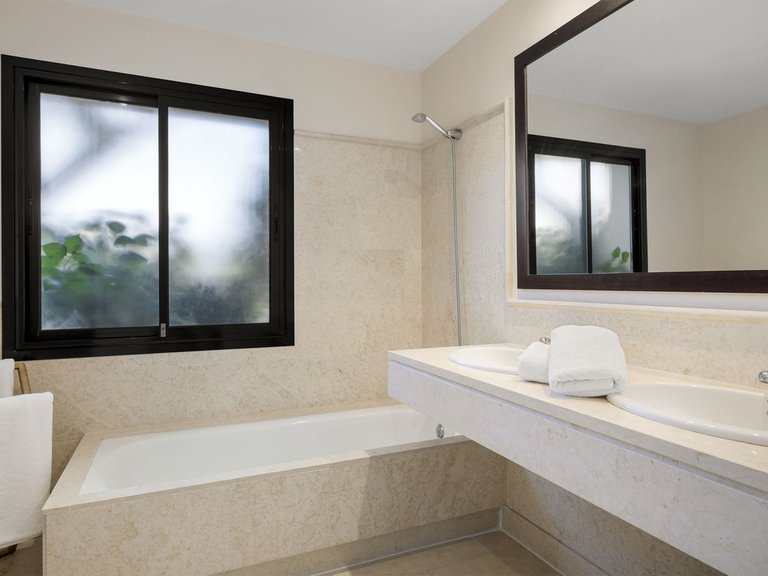 Apartment for Sale in Benahavís, Malaga 15