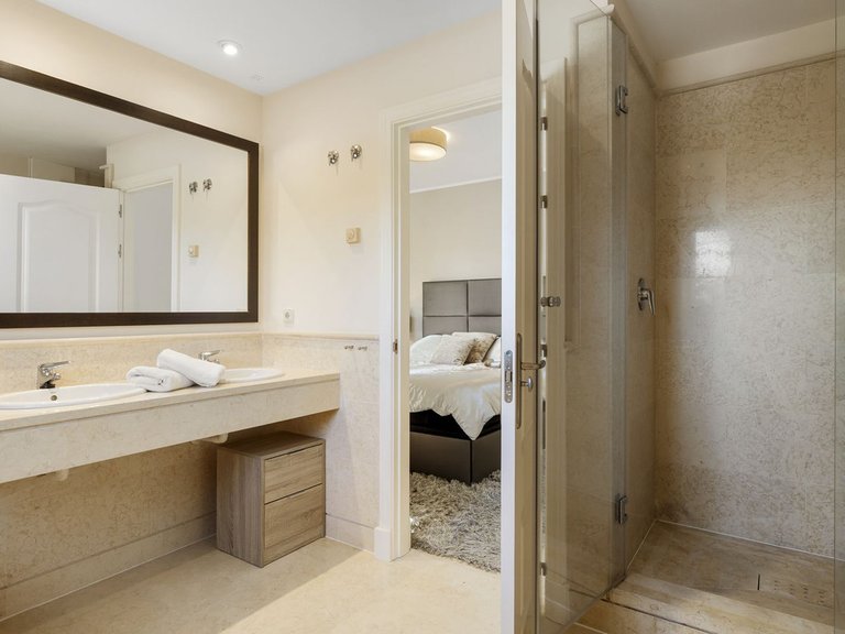 Apartment for Sale in Benahavís, Malaga 16