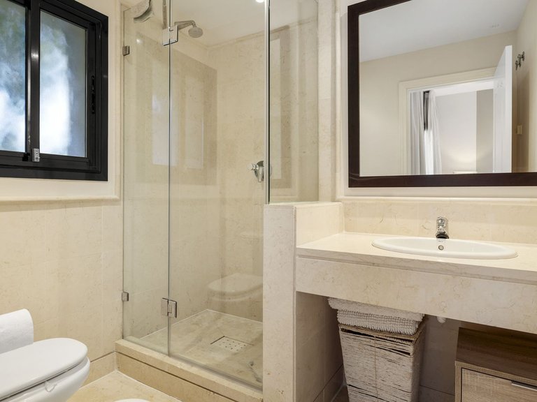 Apartment for Sale in Benahavís, Malaga 17