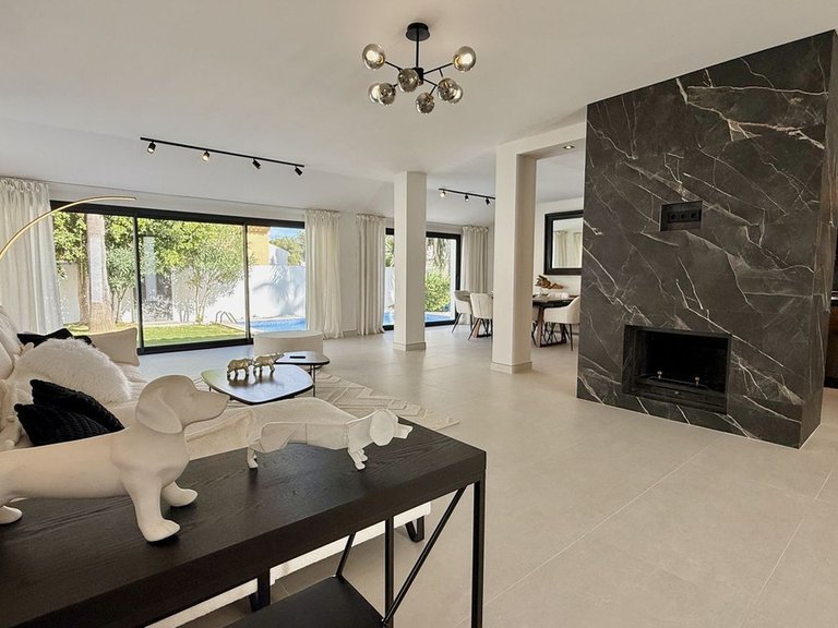 Villa for Sale in Nueva Andalucía, Malaga 10