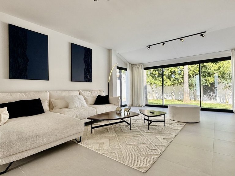 Villa for Sale in Nueva Andalucía, Malaga 11