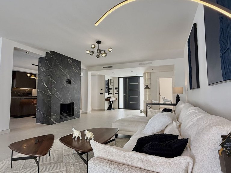Villa for Sale in Nueva Andalucía, Malaga 12
