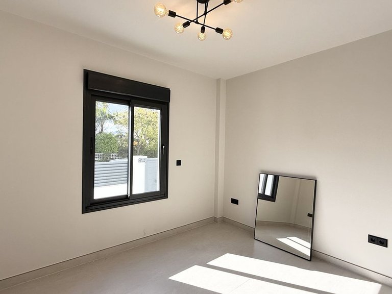 Villa for Sale in Nueva Andalucía, Malaga 16