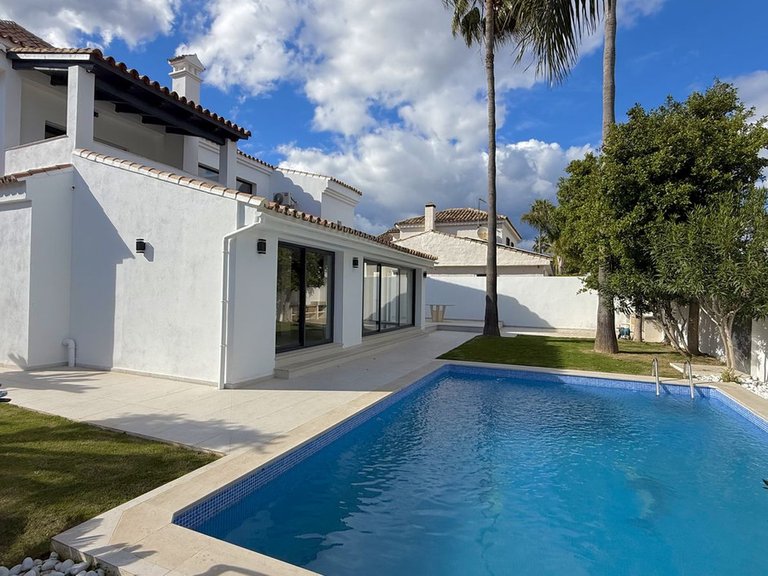 Villa for Sale in Nueva Andalucía, Malaga 2
