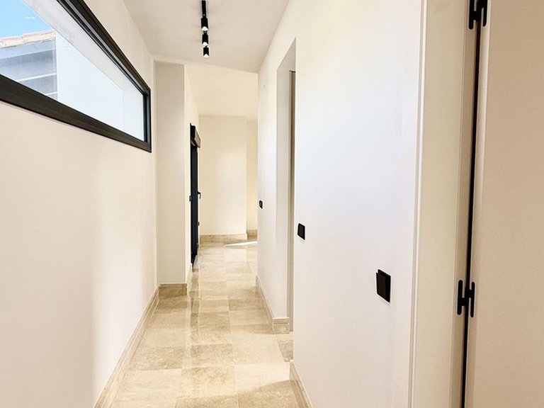 Villa for Sale in Nueva Andalucía, Malaga 20