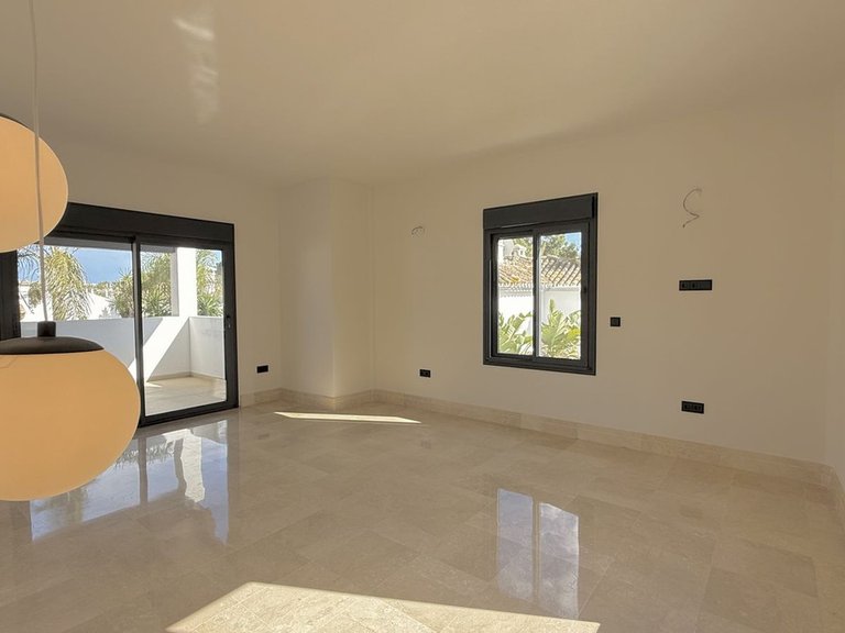 Villa for Sale in Nueva Andalucía, Malaga 21