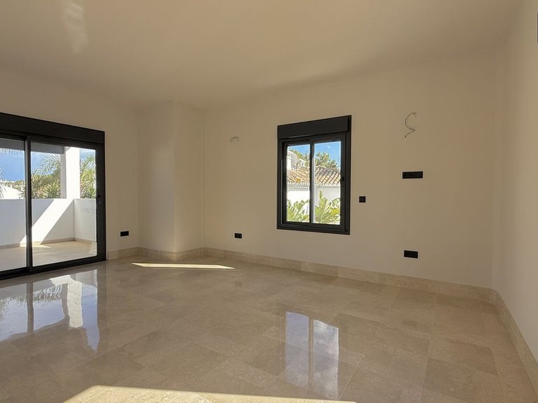 Villa for Sale in Nueva Andalucía, Malaga 23