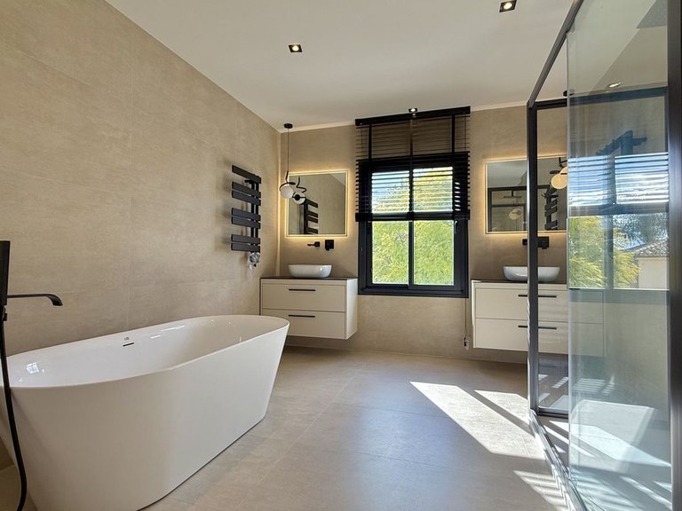 Villa for Sale in Nueva Andalucía, Malaga 26