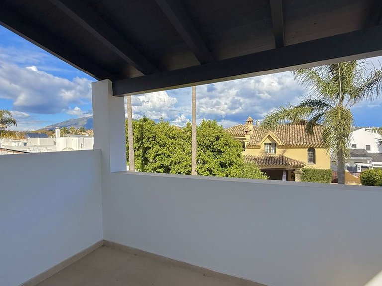Villa for Sale in Nueva Andalucía, Malaga 27