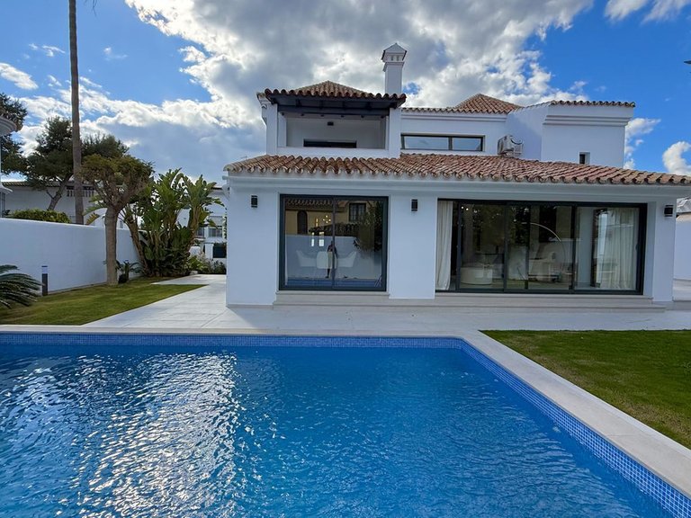 Villa for Sale in Nueva Andalucía, Malaga 38
