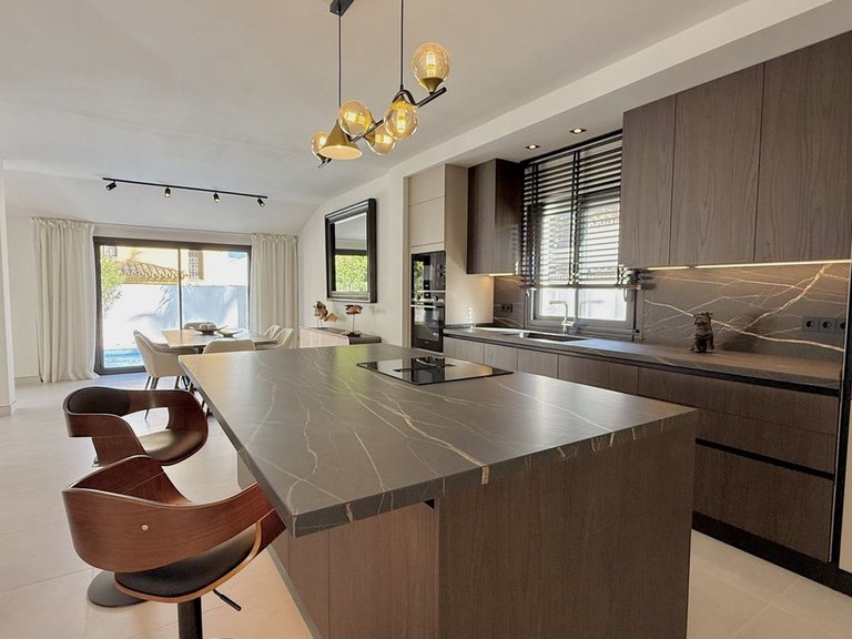 Villa for Sale in Nueva Andalucía, Malaga 4