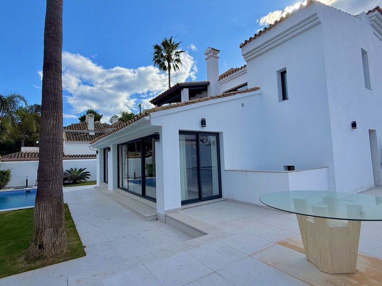 Villa for Sale in Nueva Andalucía, Malaga 40