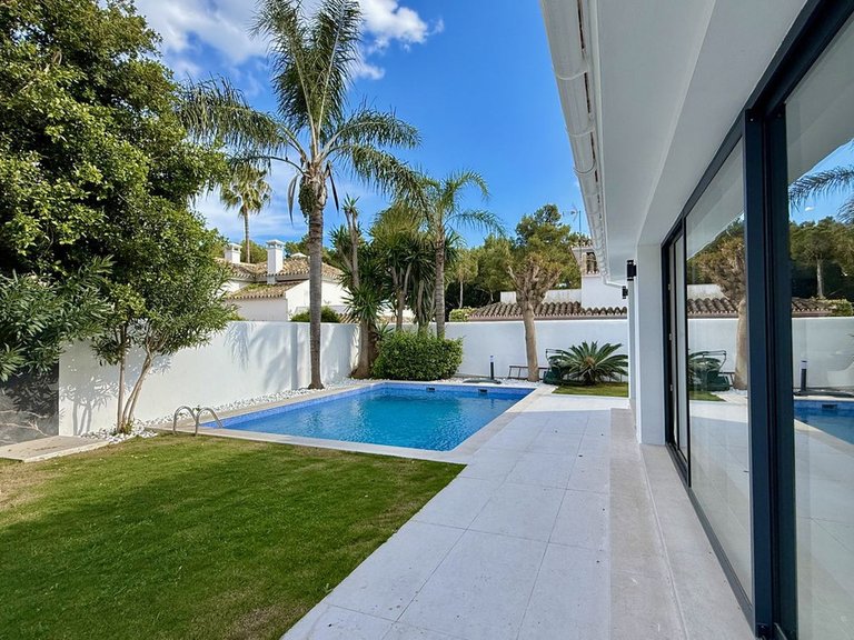 Villa for Sale in Nueva Andalucía, Malaga 41