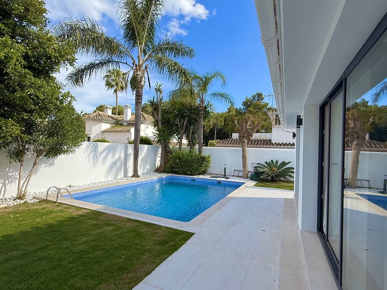 Villa for Sale in Nueva Andalucía, Malaga 42
