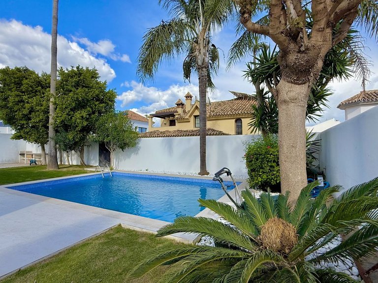Villa for Sale in Nueva Andalucía, Malaga 43