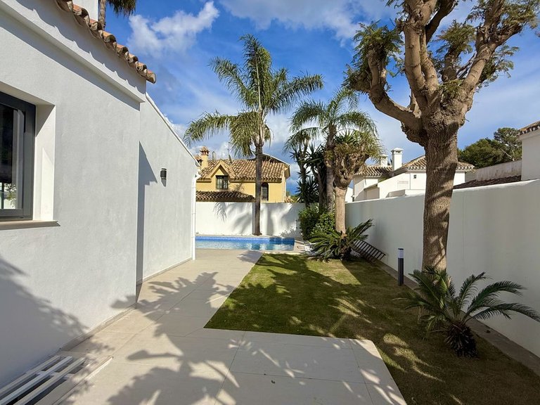 Villa for Sale in Nueva Andalucía, Malaga 44