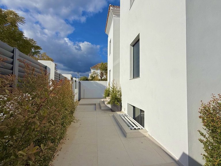 Villa for Sale in Nueva Andalucía, Malaga 45
