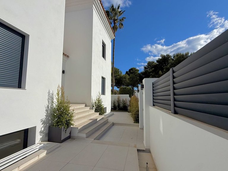 Villa for Sale in Nueva Andalucía, Malaga 49