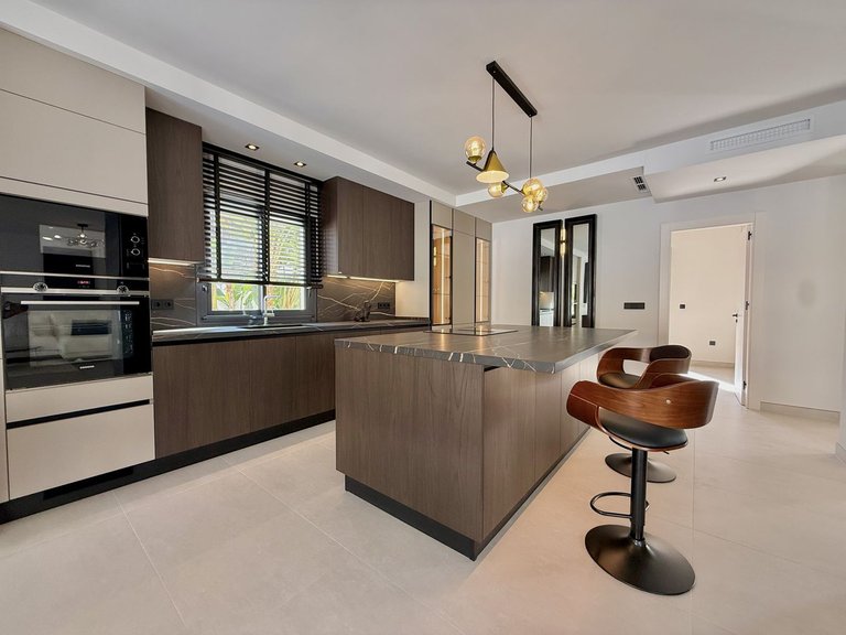 Villa for Sale in Nueva Andalucía, Malaga 5
