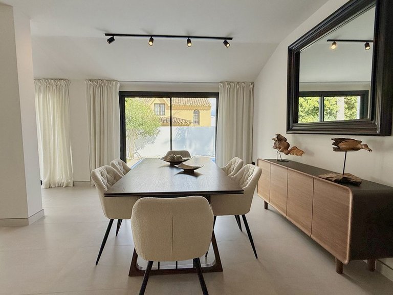 Villa for Sale in Nueva Andalucía, Malaga 8