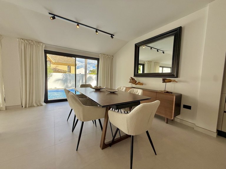 Villa for Sale in Nueva Andalucía, Malaga 9
