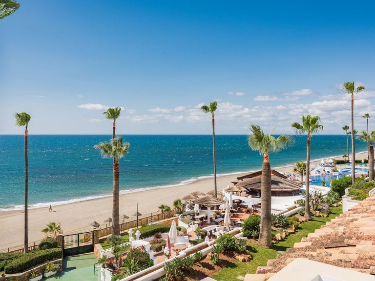 Apartment for Sale in New Golden Mile, Malaga 1