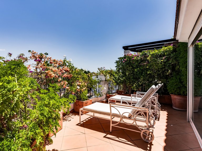 Apartment for Sale in Nueva Andalucía, Malaga 18