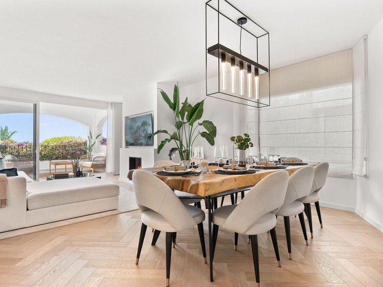 Town House for Sale in The Golden Mile, Malaga 1