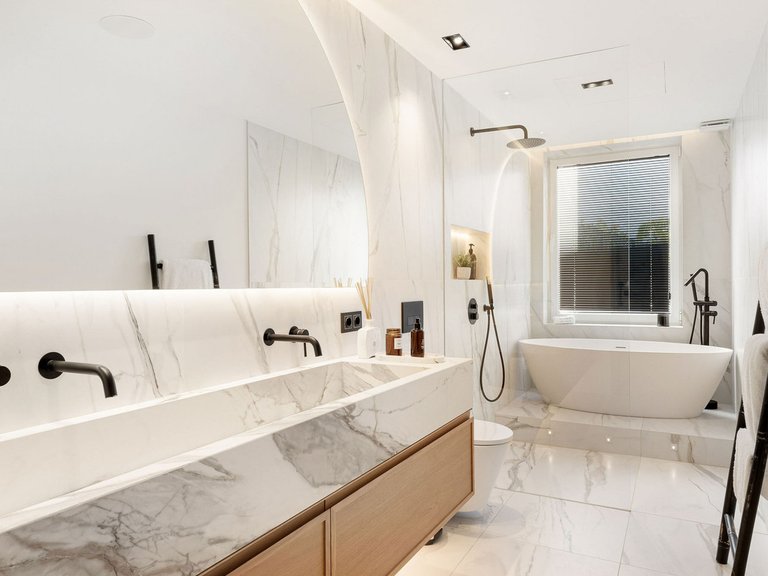 Town House for Sale in The Golden Mile, Malaga 12