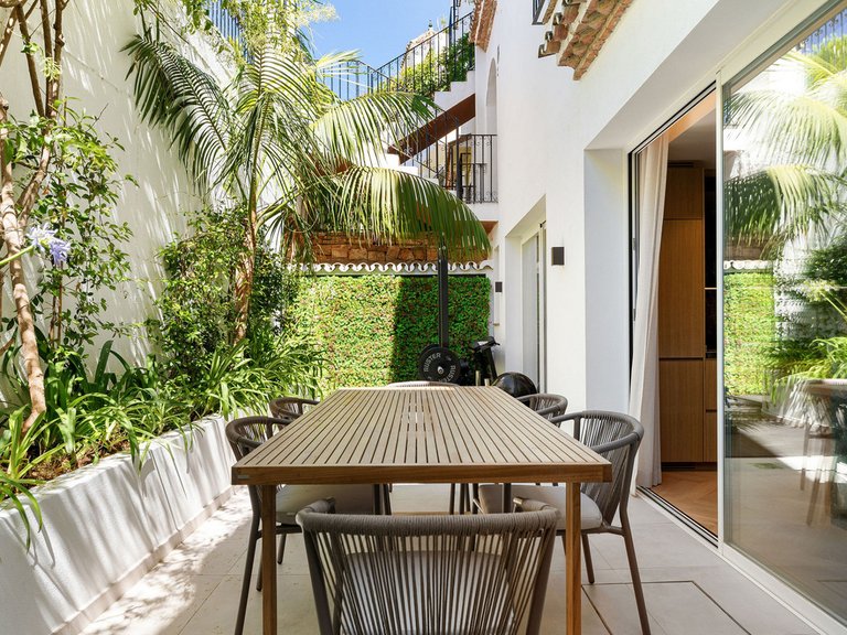 Town House for Sale in The Golden Mile, Malaga 32