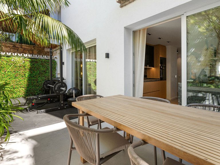 Town House for Sale in The Golden Mile, Malaga 33