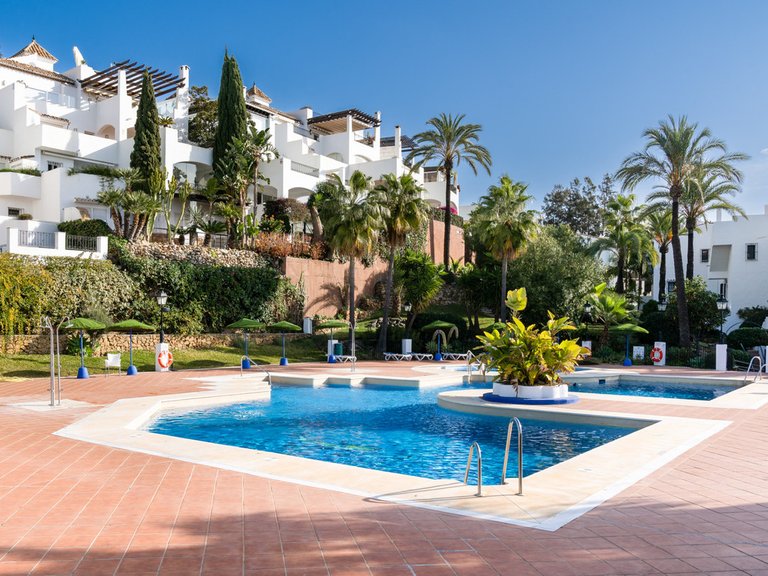 Town House for Sale in The Golden Mile, Malaga 38