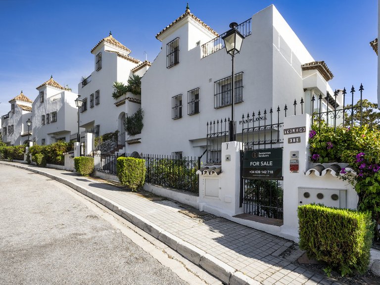 Town House for Sale in The Golden Mile, Malaga 40