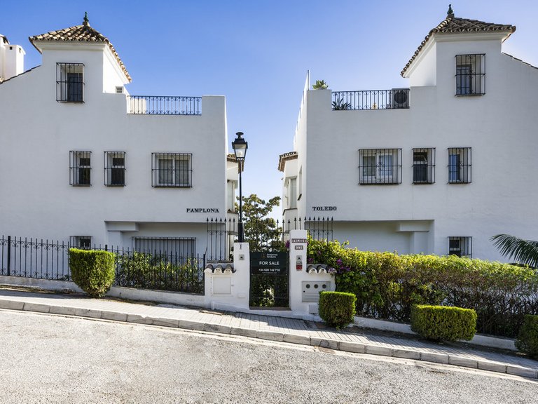 Town House for Sale in The Golden Mile, Malaga 42