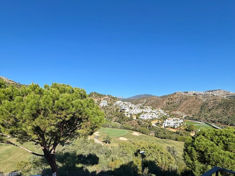 Apartment for Sale in La Quinta, Malaga 25