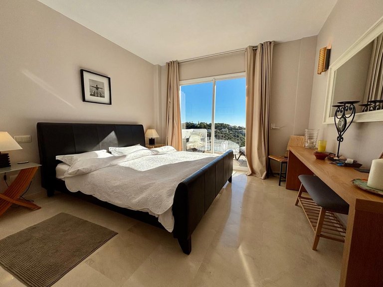 Apartment for Sale in La Quinta, Malaga 4