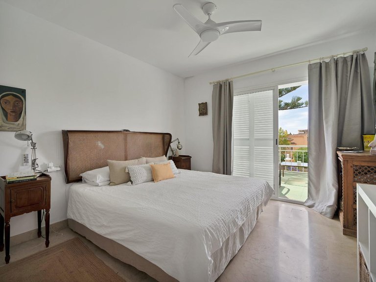 Villa for Sale in Nagüeles, Malaga 24