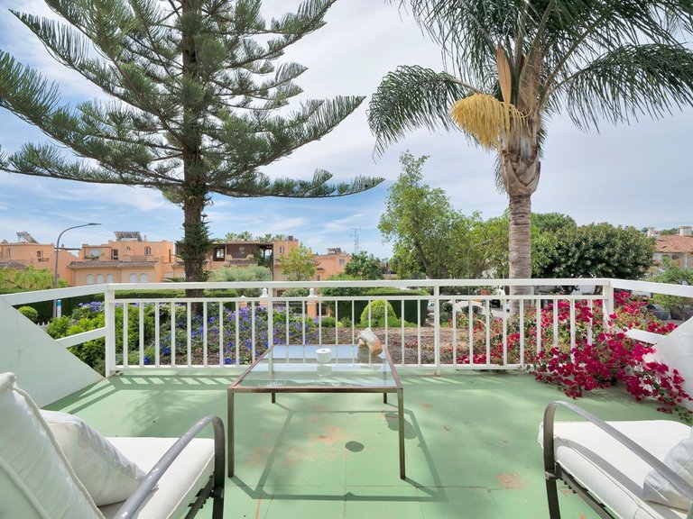Villa for Sale in Nagüeles, Malaga 28
