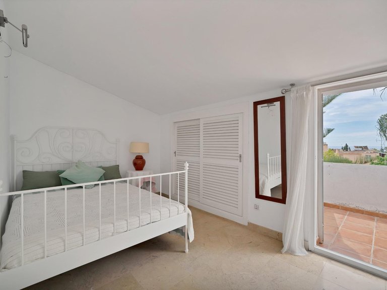 Villa for Sale in Nagüeles, Malaga 37