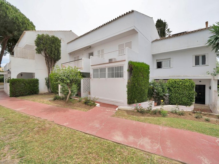 Villa for Sale in Nagüeles, Malaga 48