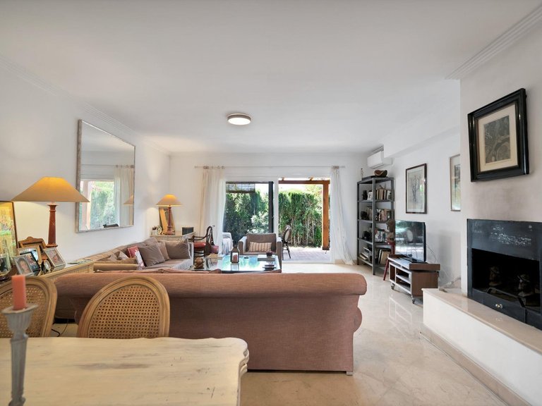 Villa for Sale in Nagüeles, Malaga 5